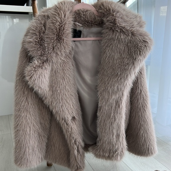 Dynamite Clothing Faux Fur Coat. Size US S Colour: taupe/ brown - Picture 4 of 4